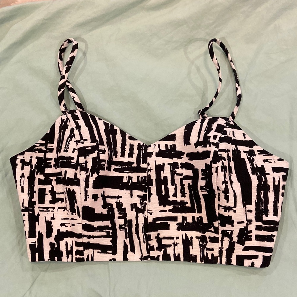 Forever21 Crop Top 🤍